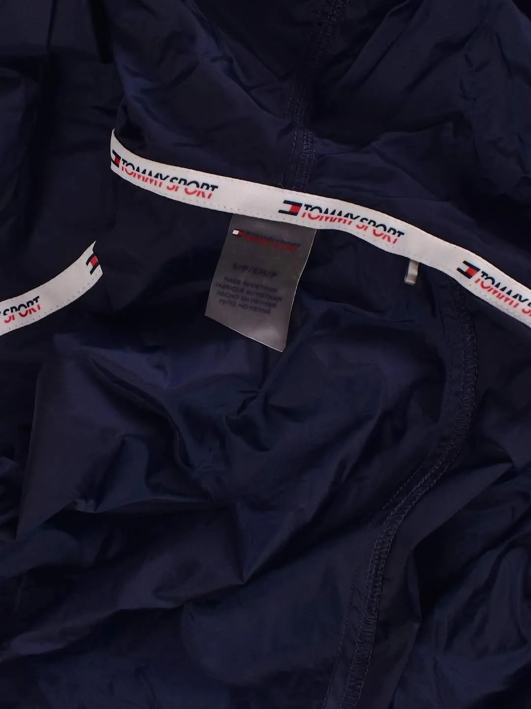Blå tynd windbreaker