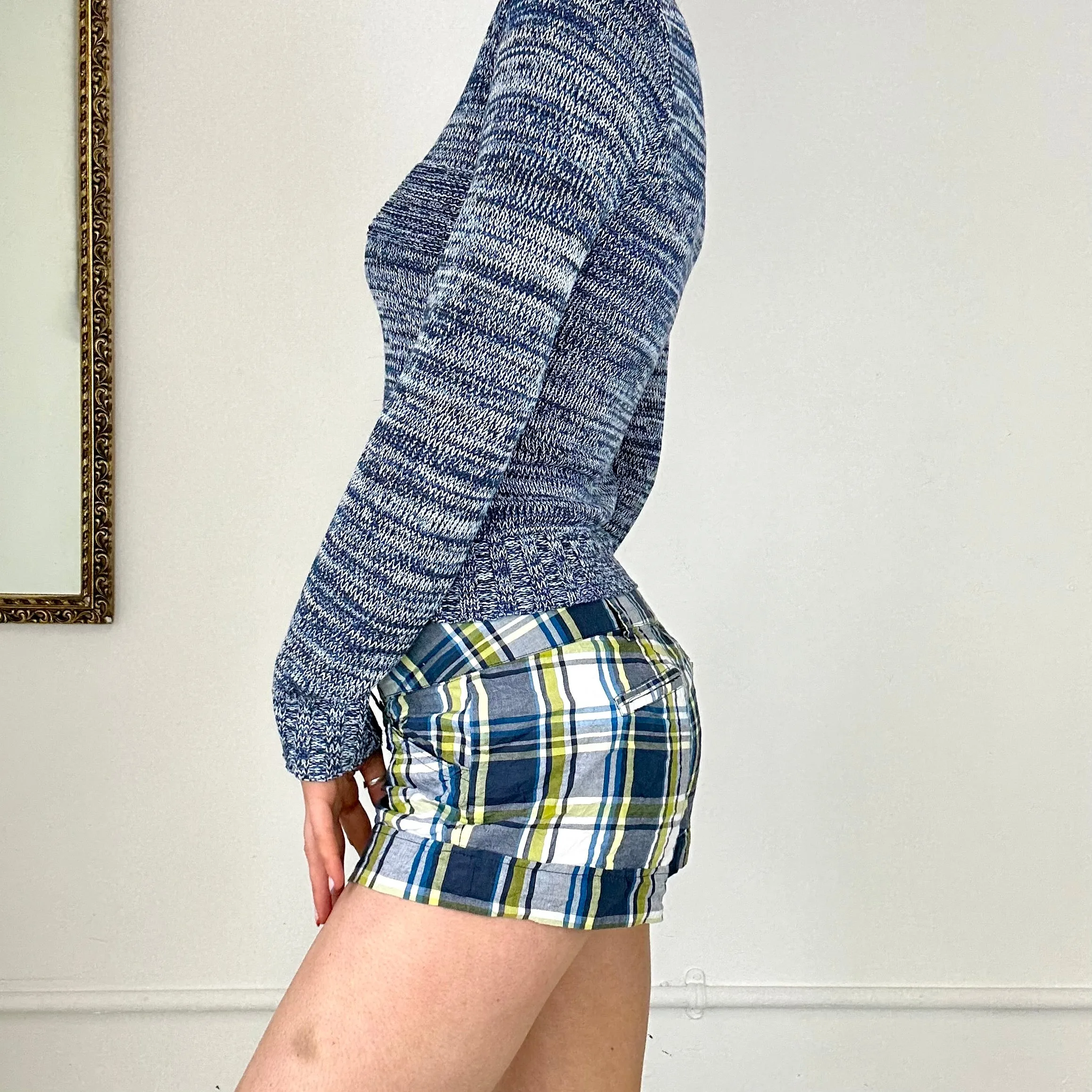 blue knitted long sleeved top