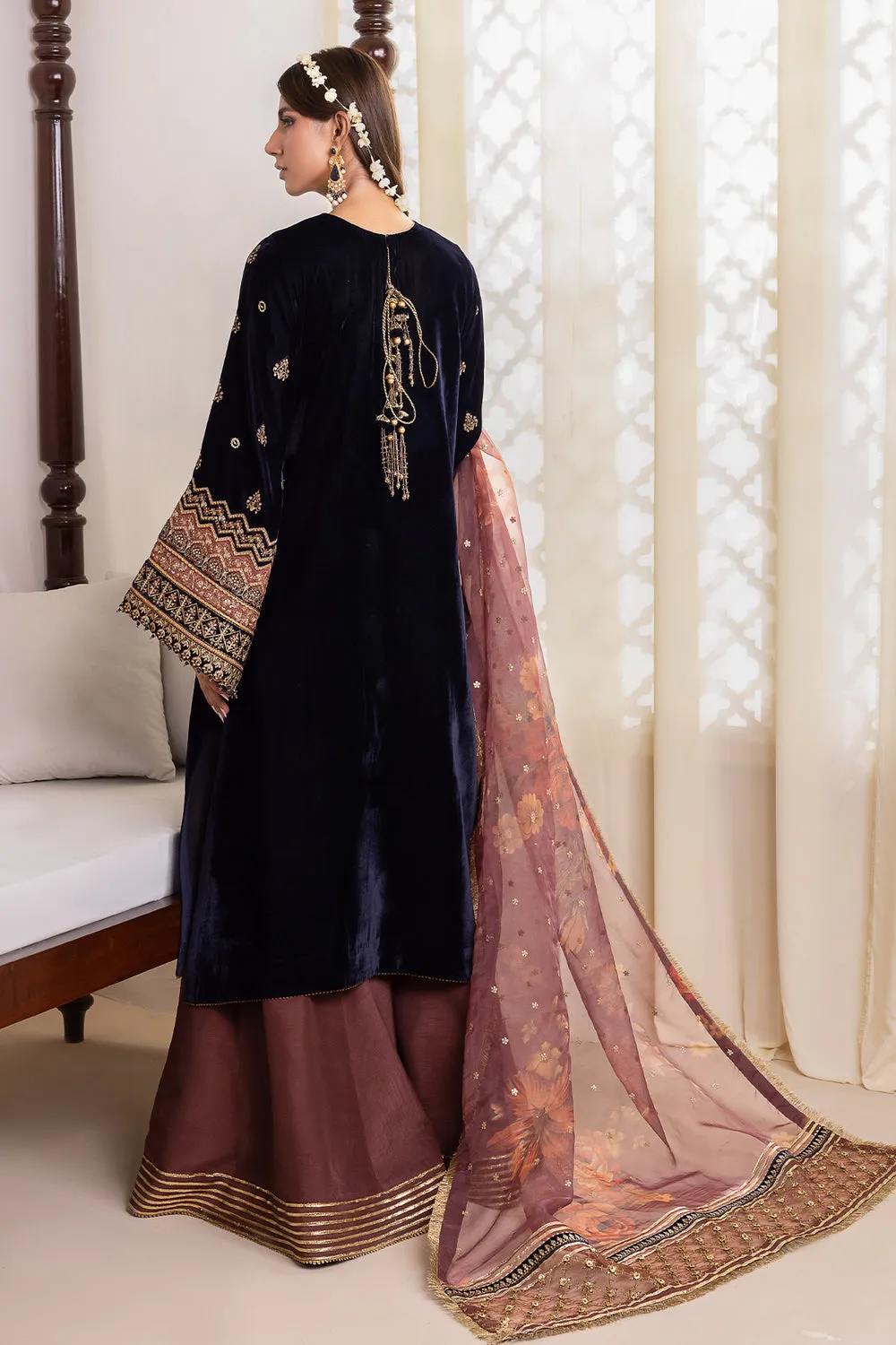 Festive '23 - Embroidered Velvet Uf-424