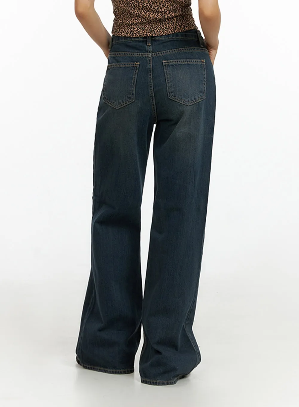 Loose Fit Bootcut Jeans IL409