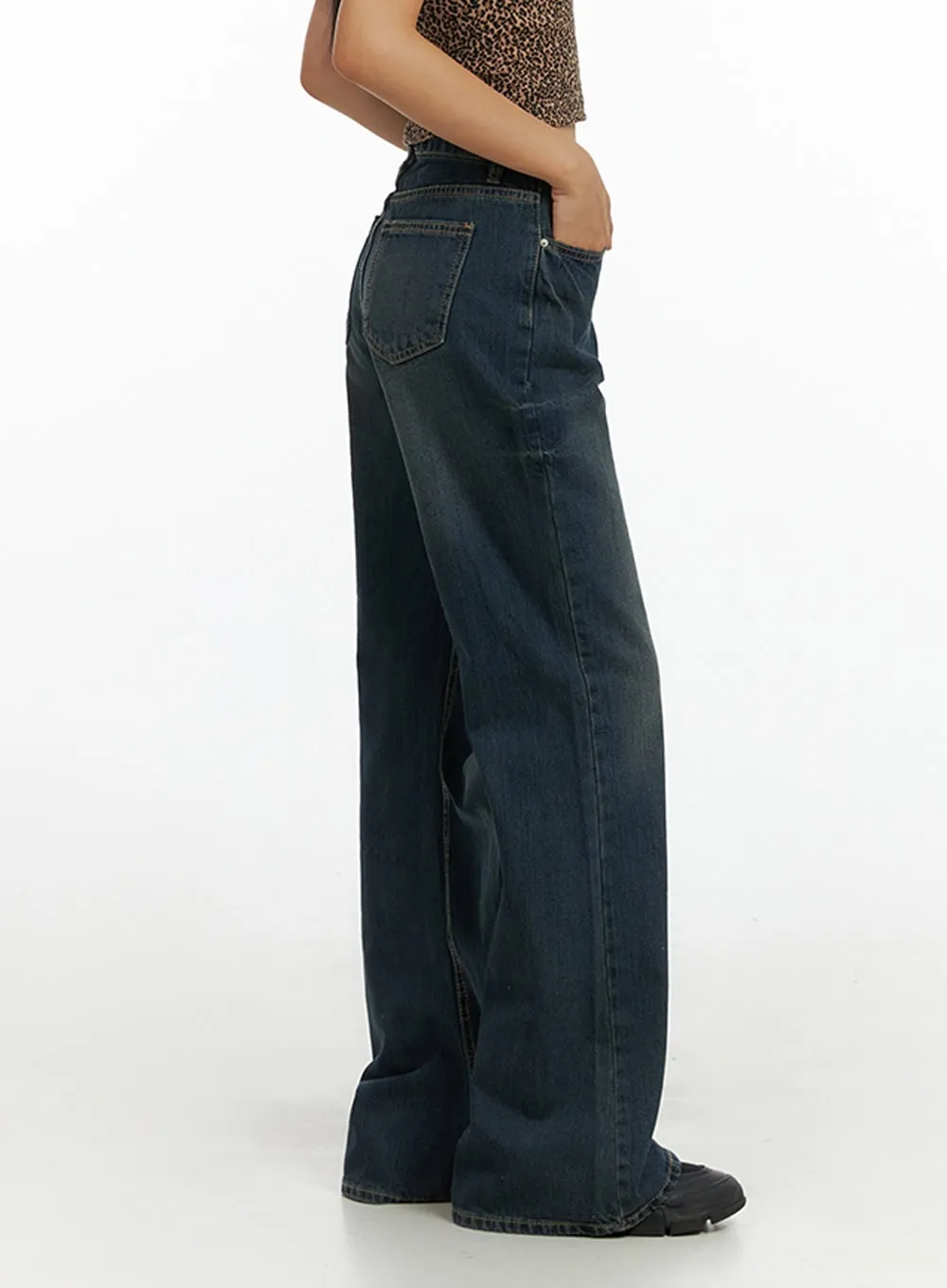 Loose Fit Bootcut Jeans IL409