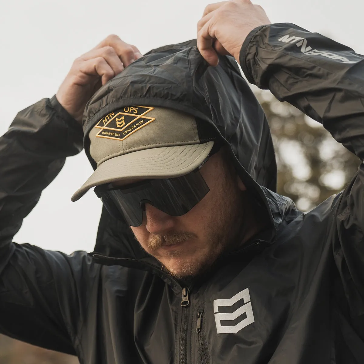 RIDGE WINDBREAKER