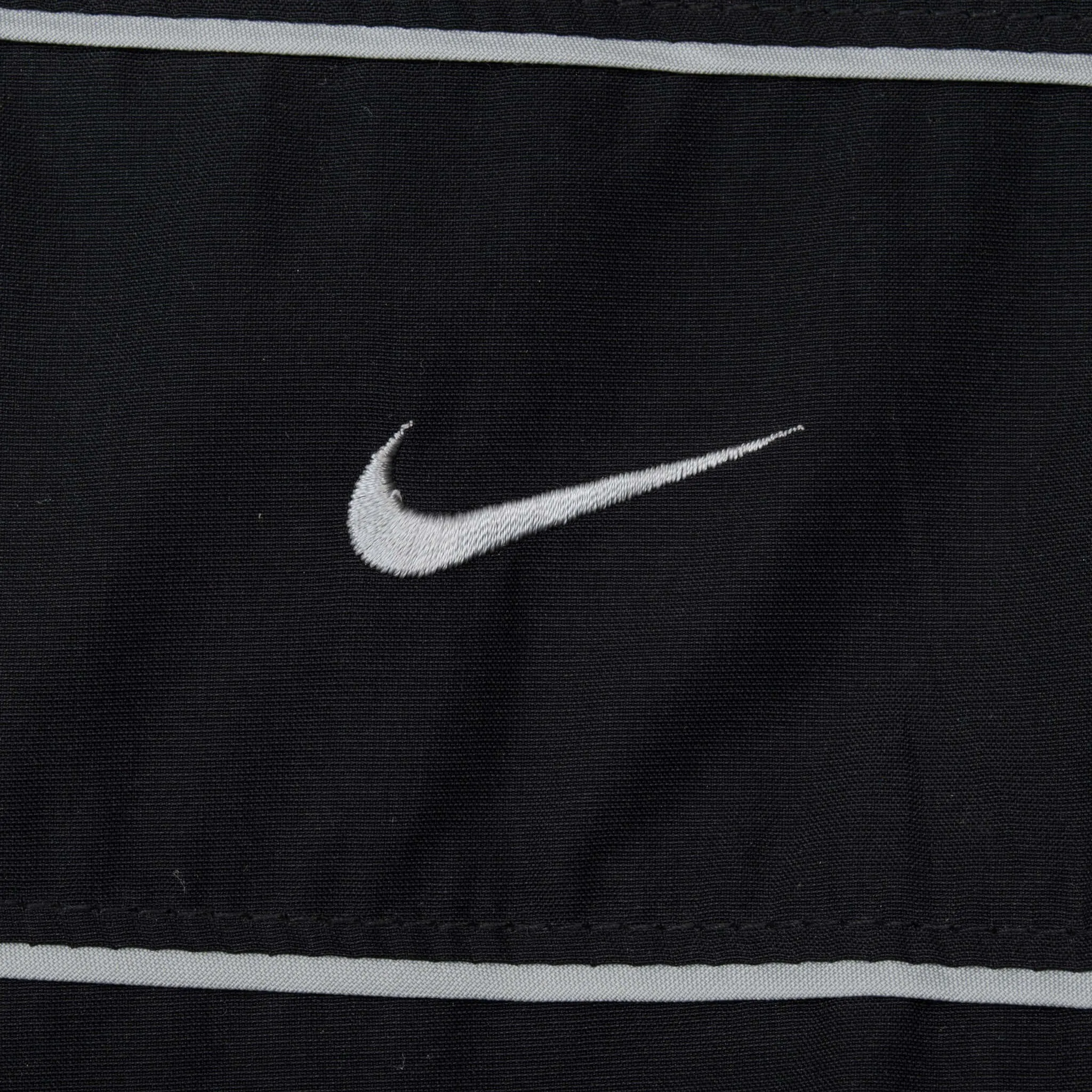 VINTAGE NIKE CLASSIC SWOOSH BLACK WINDBREAKER JACKET 2000S LARGE