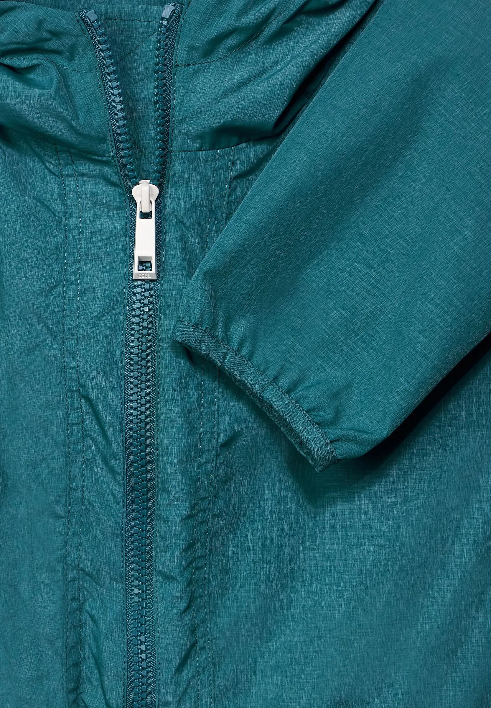 Windbreaker mit Kapuze